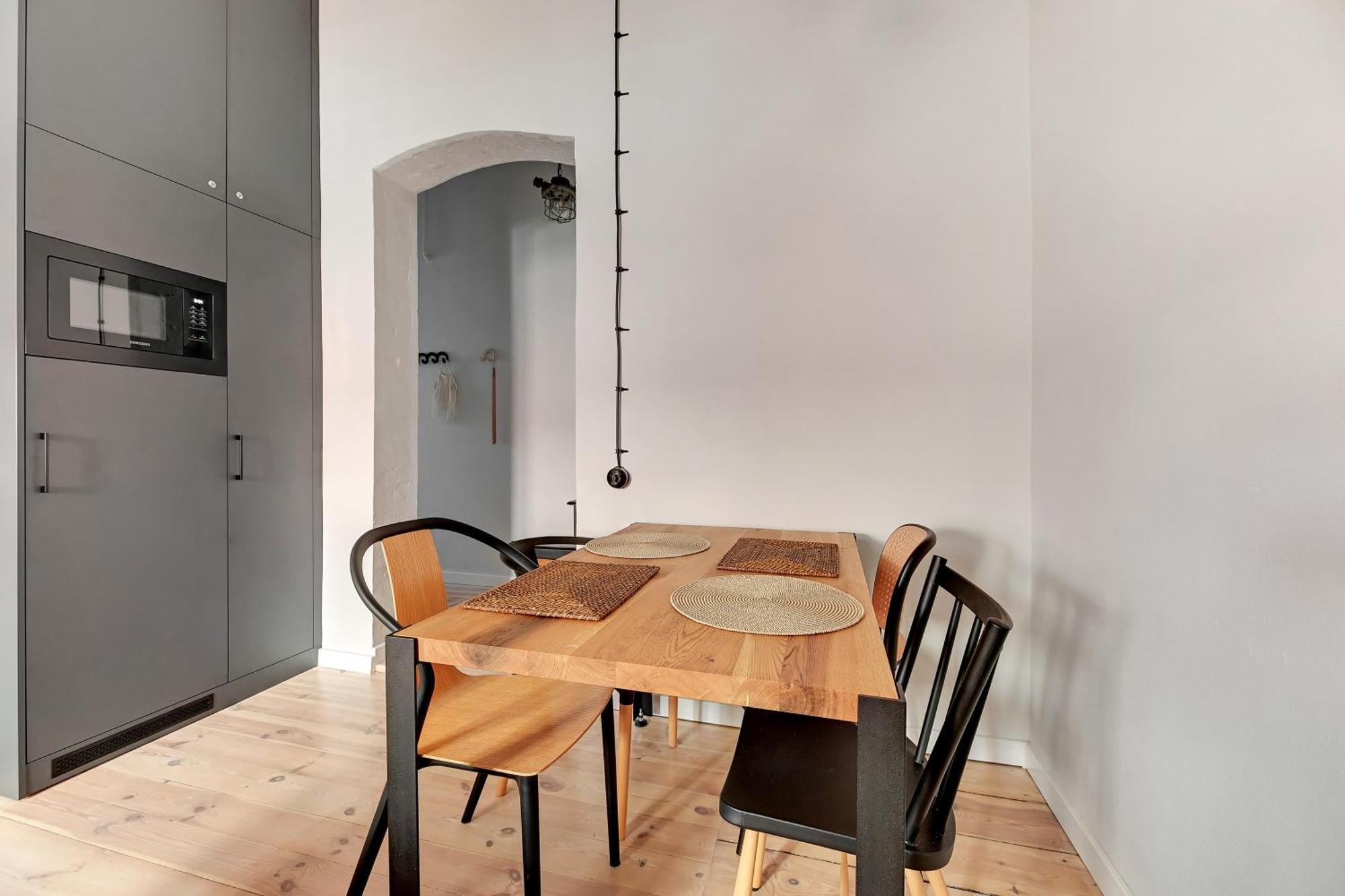 Apartment Azzuro Living - Cozy Two Bedroom Spot By The & Town By Lion