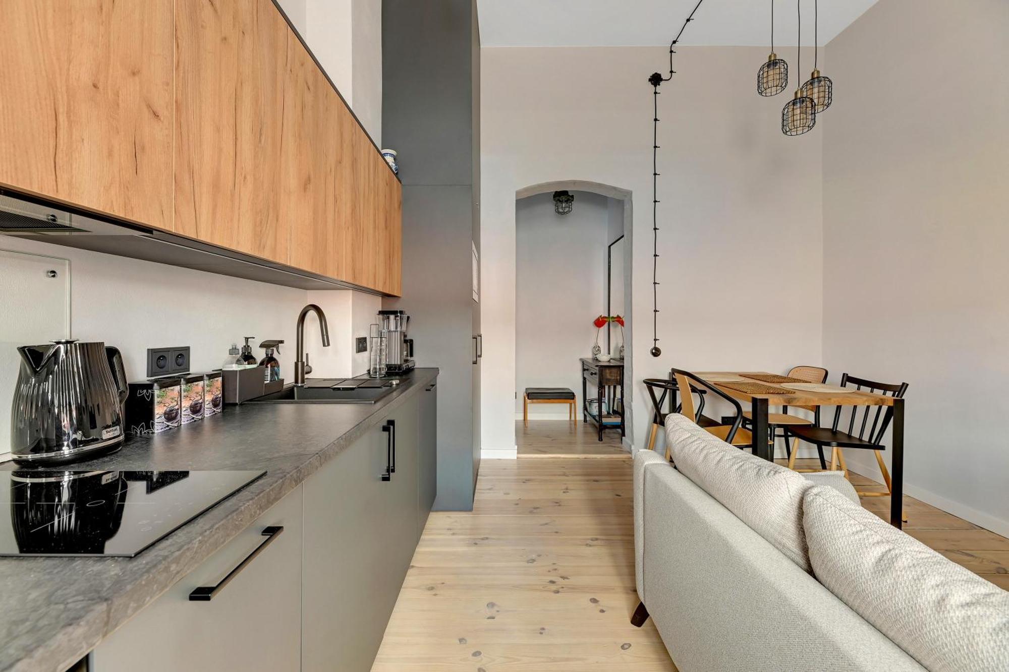 Azzuro Living - Cozy Two Bedroom Spot By The & Town By Lion